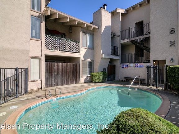 3rd image of 3900 H St APT 09