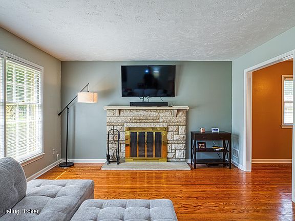 4th image of 2805 Pomeroy Dr