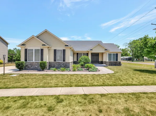 1202 Railside Dr, Gibson City, IL 60936