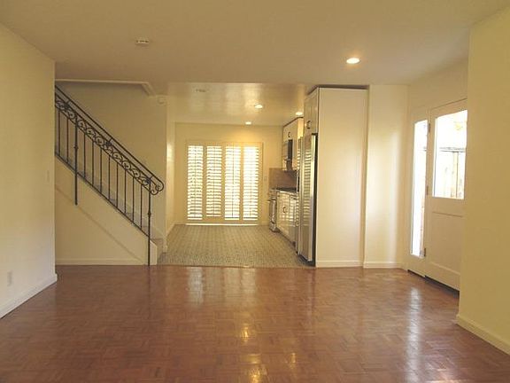 3rd image of 109 Pine Wood Ln