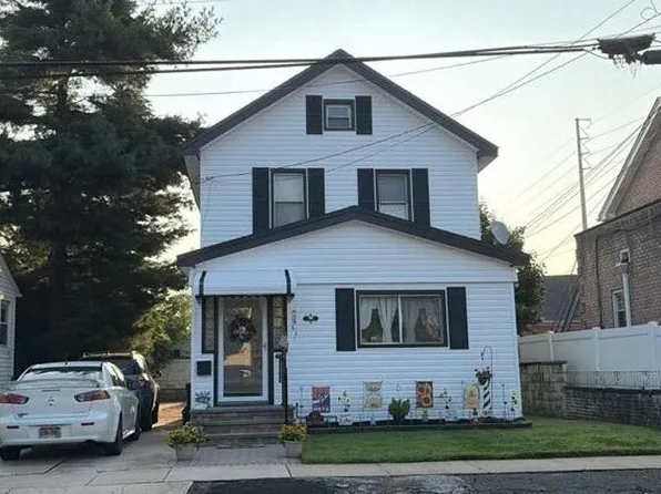 56 S 12th St, New Hyde Park, NY 11040