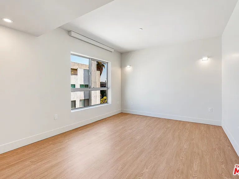 11837 Mayfield Ave #302 — Photo 14