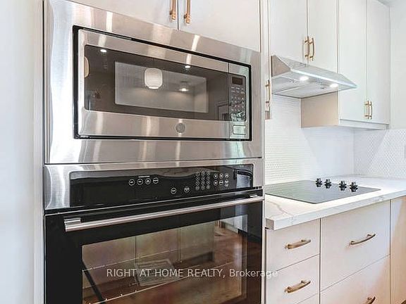 3rd image of 58 Winnifred Ave