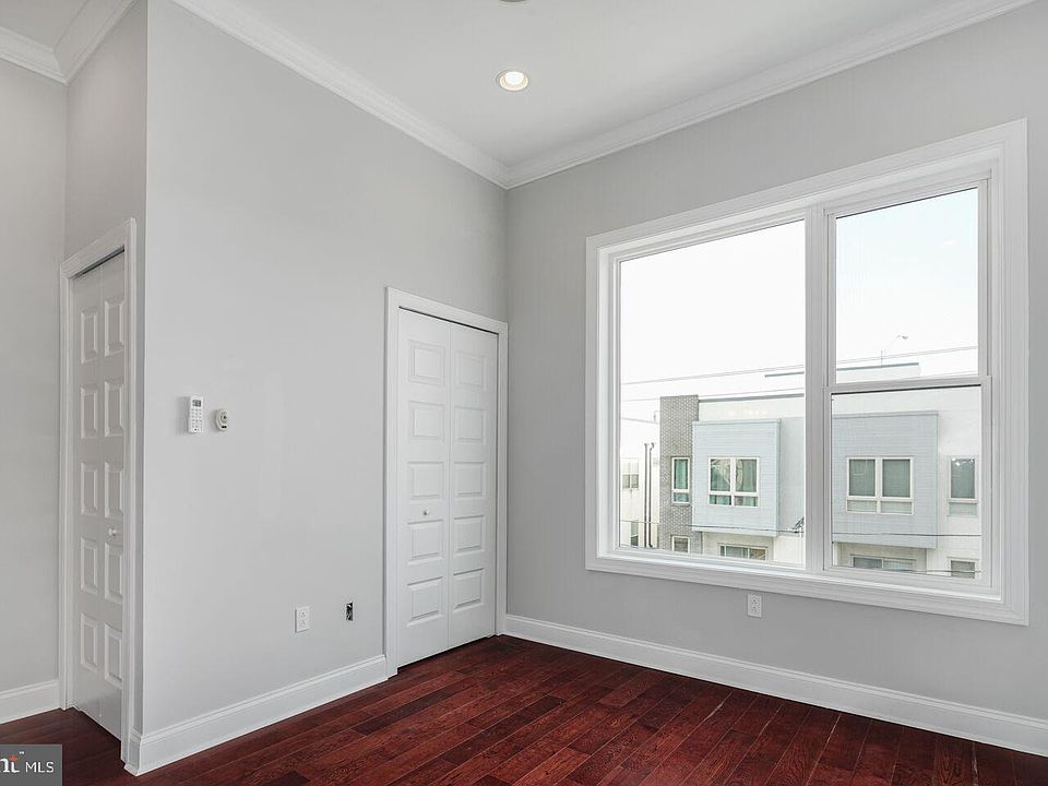 1st image of 901-13 N Front St #12