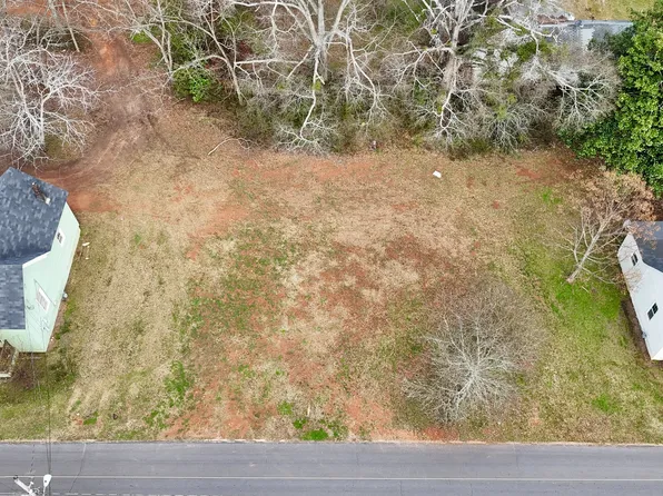 304 Cedar St, Social Circle, GA 30025