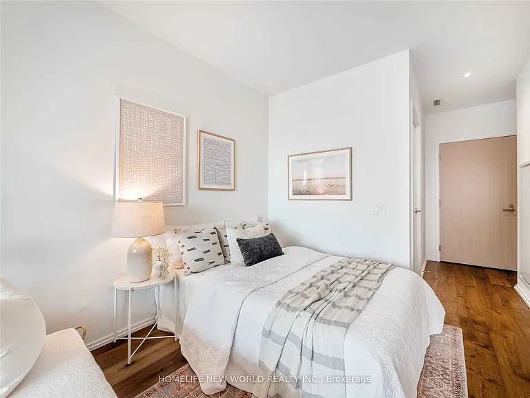 8 Hillsdale Ave E #920 — Photo 4