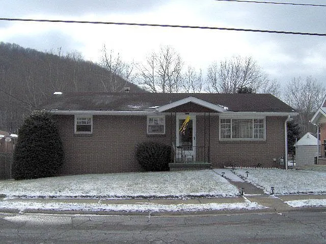 126 Patricia Ave photo 1