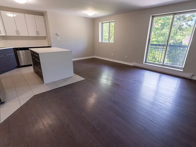 349 Queenston St — Photo 14