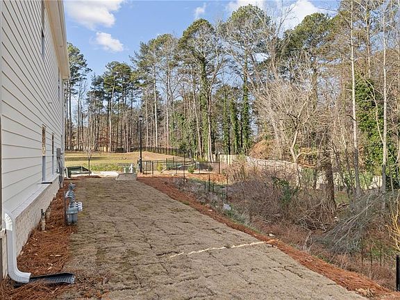 4th image of 658 Sunstone Ln
