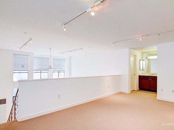 5th image of 637 Natoma St APT 1
