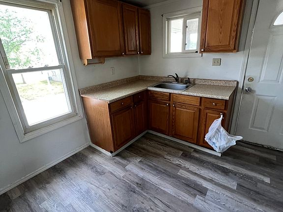 4th image of 2802 Nern St APT 2