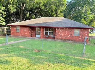 104 Hill Ave, Comanche, OK 73529