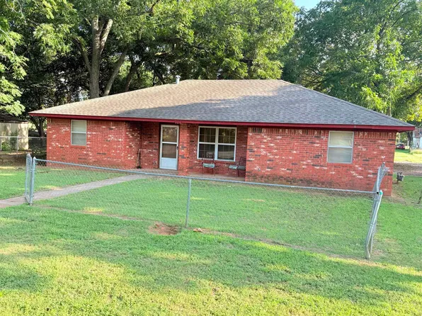 104 Hill Ave, Comanche, OK 73529