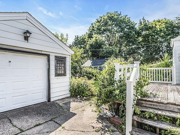 3rd image of 754 Windsor Road