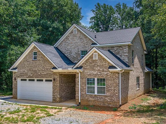 3rd image of 110 Alder Ct