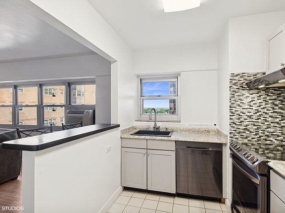 3rd image of 4960 N Marine Dr APT 820
