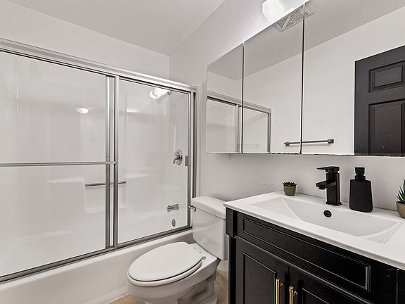 5th image of 1823 Pelham Ave APT 6
