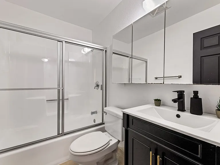 1823 Pelham Ave #6 — Photo 4