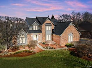 57322 Hidden Timbers Dr, South Lyon, MI 48178
