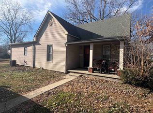 1615 W Chestnut St, Marion, IL 62959