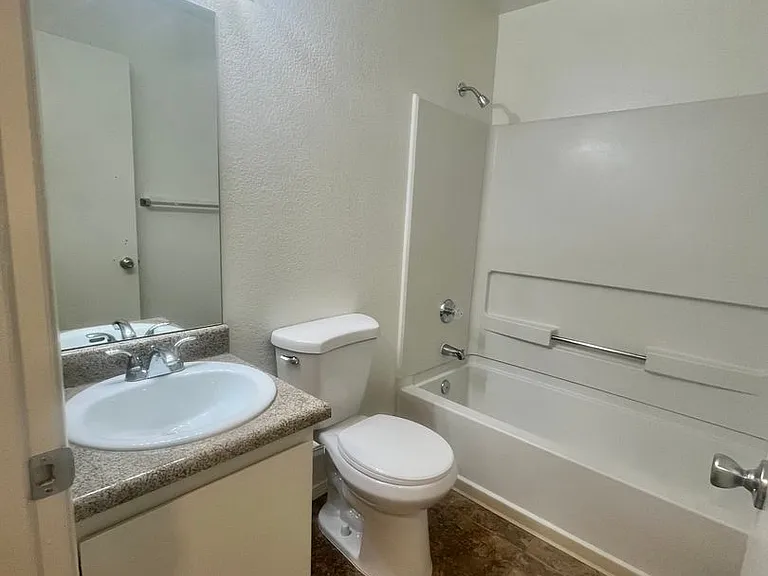 Royal Oaks Apartments in Bermuda Dunes — Photo 29