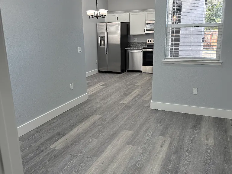 835 W 21st St #B — Photo 5