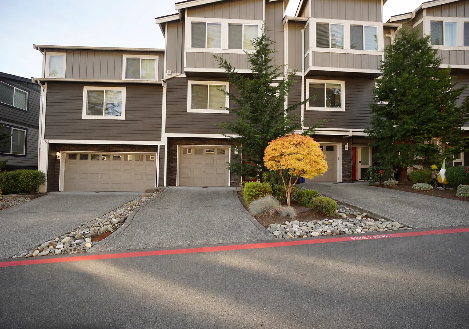 Beautifully Updated Everett Home with Modern Finishes & Extended 2-Car Garage — Photo 1