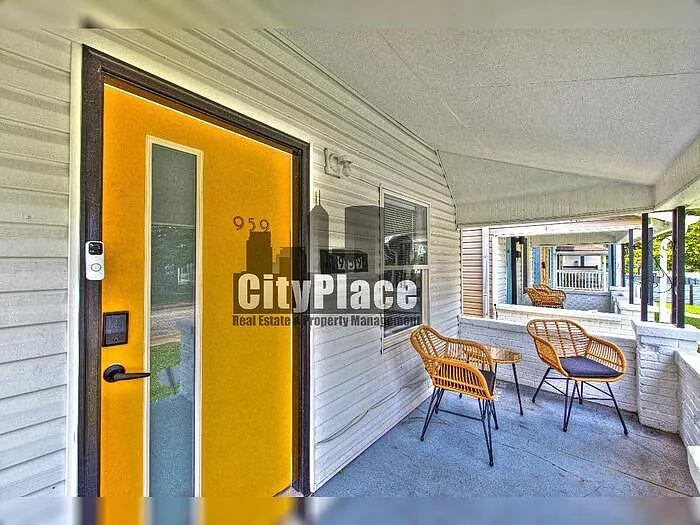 3 bed, 1.0 bath, 840 sqft, $1,370 — Photo 3