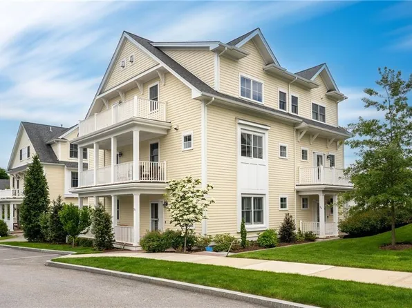 54 Kettle Point Ave #54, East Providence, RI 02914