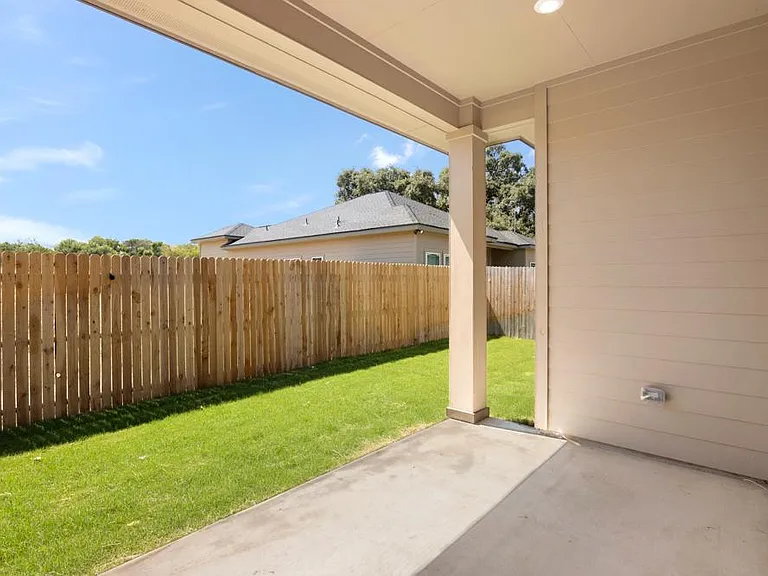 405 Park Cir — Photo 37