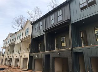 194 Chestnut Cir, Atlanta, GA 30342