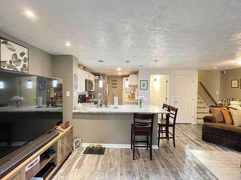 525 Pensacola Dr — Photo 2