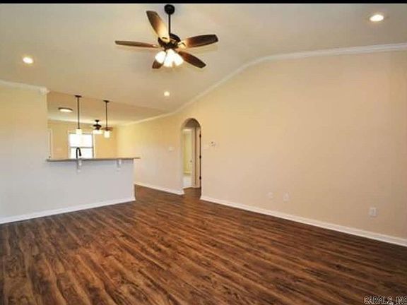 5th image of 136 Wildflower Dr
