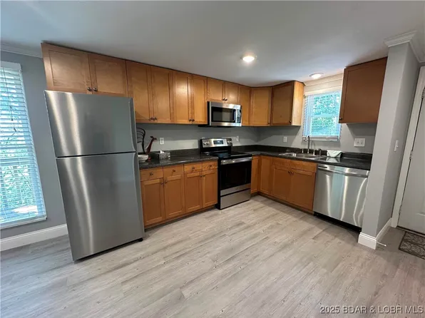 20 Barba Le Ln, Lake Ozark, MO 65049