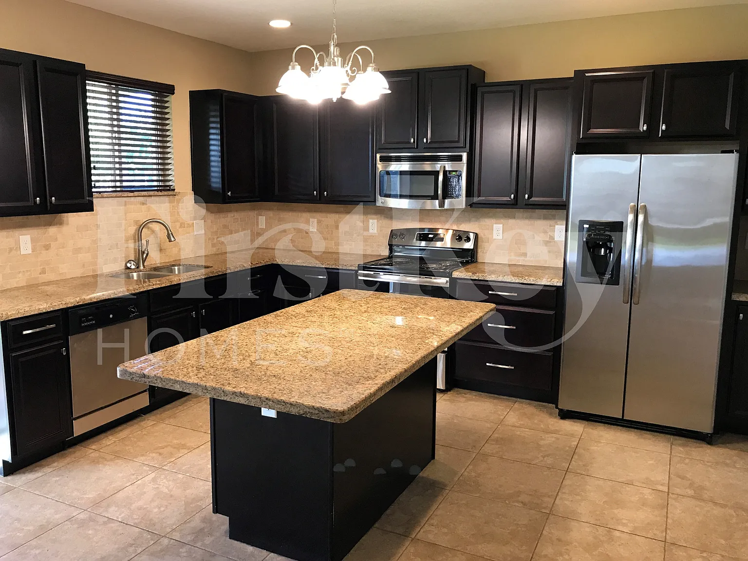 5 bed, 3.0 bath, 2837 sqft, $4,530 — Photo 3