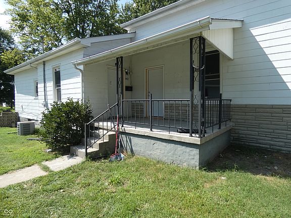 3rd image of 842 S Lynn St