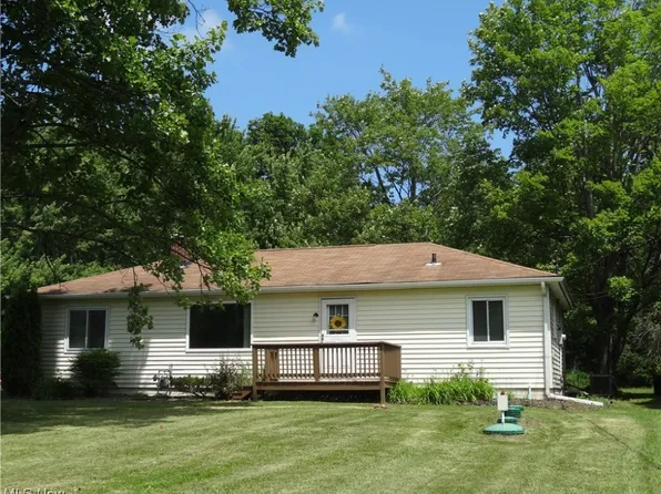 8362 Sharp Ln, Chesterland, OH 44026