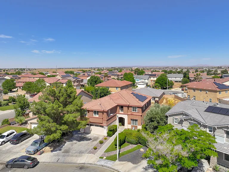 44256 Dahlia St — Photo 32