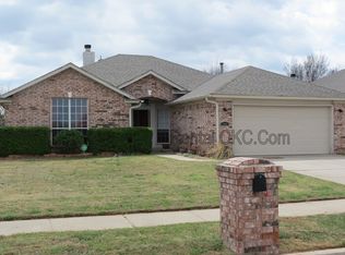 246 SE 25th St, Moore, OK 73160