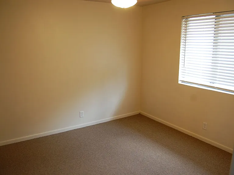 3632 Huntington Ave — Photo 9