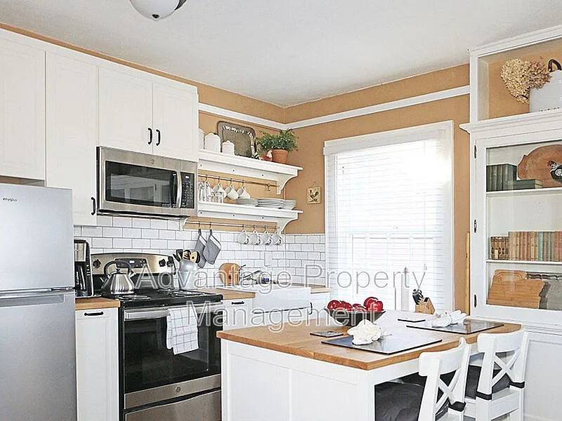 1 bed, 1.0 bath, 800 sqft, $2,200 — Photo 4