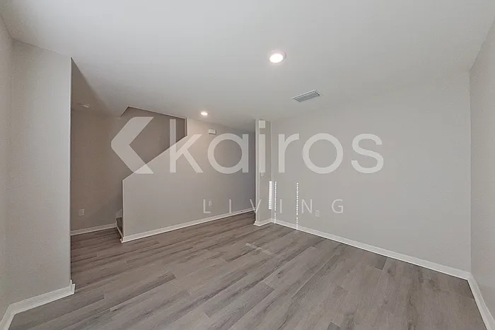 4 bed, 2.5 bath, 2054 sqft, $2,245 — Photo 3
