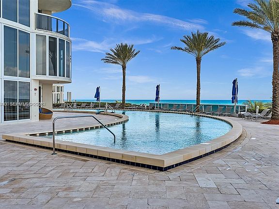 3rd image of 17201 Collins Ave APT 2502