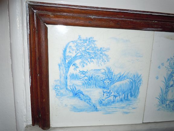 Tile detail in bedroom