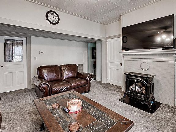 3rd image of 303 Coleridge Rd