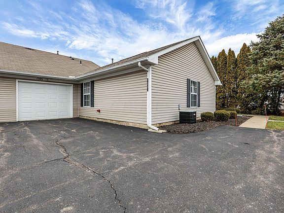 2nd image of 1385 Hillview Cir W