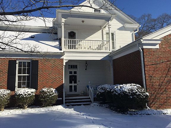 5th image of 402 E Davis St