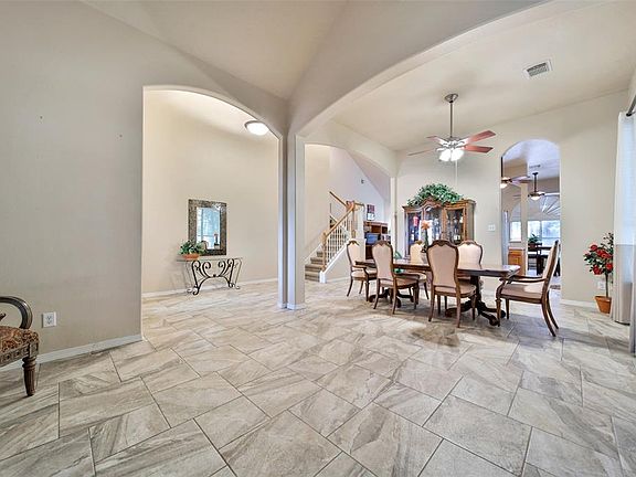 4th image of 32923 Westwood Square West Dr
