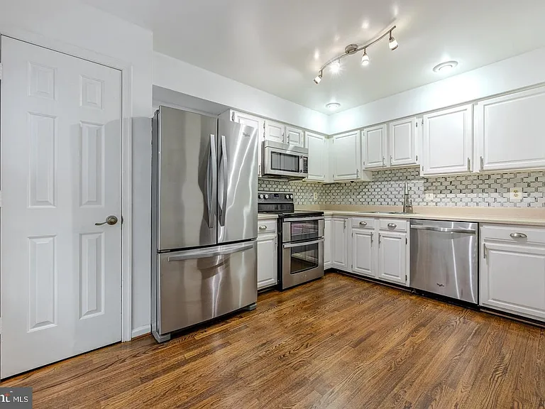 8200 Maple Ridge Ave — Photo 7