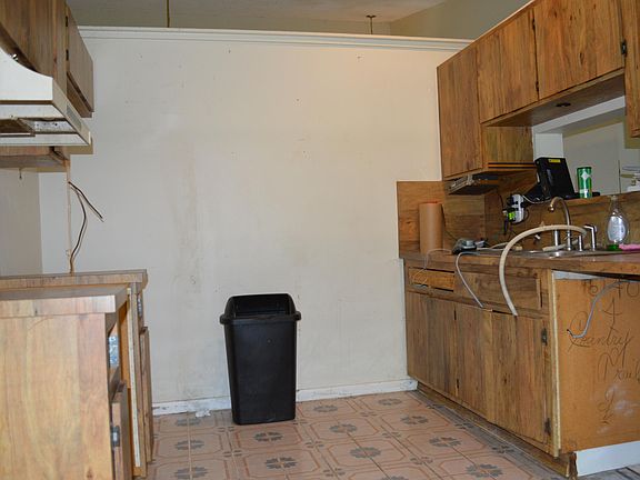 5th image of 3370 NW 97 Avenue NW